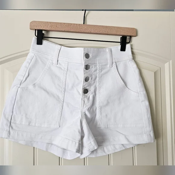Evereve White High-Waist Button Front Shorts, Size 27 - Picture 1 of 4